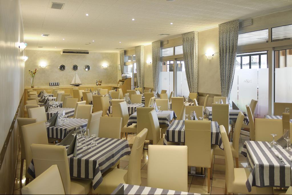 Hotel Storione Lido di Jesolo Exterior photo